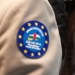 Il logo della missione cucito sulla divisa del generale Pontiés