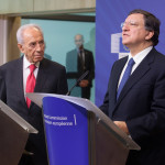 Shimon Peres, on the left, and José Manuel Barroso