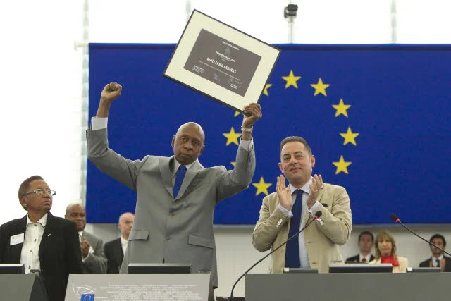 Farinas riceve il premio