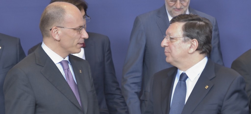 Discussion between Enrico Letta, Italian Prime Minister, and José Manuel Barroso (in the foreground, from left to right)