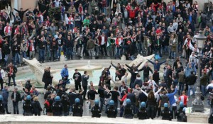 I tifosi del Feyenoord a piazza di Spagna