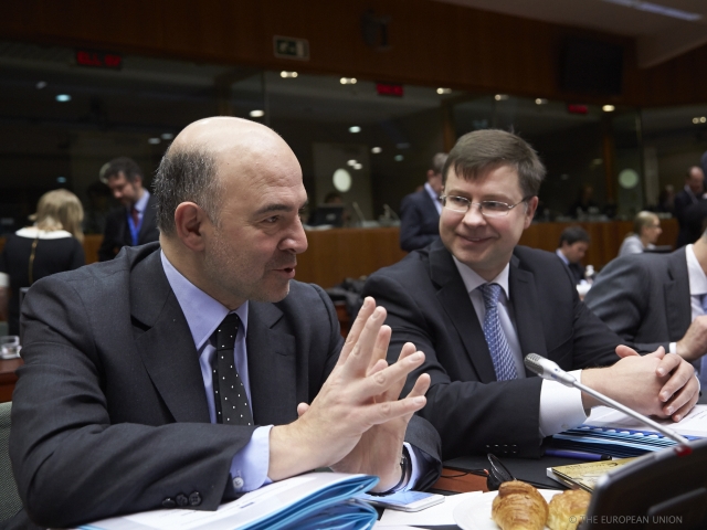 Il commissario agli Affari economici, Pierre Moscovici, e il vicepresidente per l'Euro, Valdis Dombrovskis