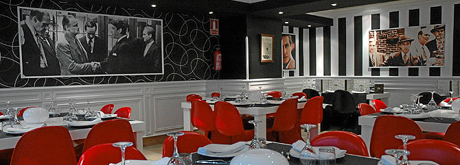 L'interno di un ristorante "Mafia se sienta a la mesa"
