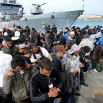 Migranti: l'Italia non ce la fa più e minaccia all'Ue di negare approdi a navi Ong straniere