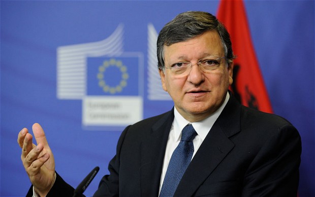 José Manuel Barroso: presidente della Commissione europea dal novembre 2004, è a capo dell’esecutivo che, insieme al Fondo monetario internazionale, approva il primo piano di salvataggio della Grecia stanziando 110 miliardi di euro di prestiti in tre anni.