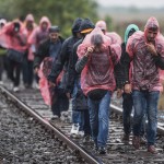 La grande ambiguità della Commissione UE: vuole rafforzare Schengen, aumentando i controlli su migranti, veri o presunti