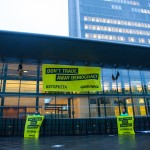 Ceta, Greenpeace scala il centro congressi dove l'Ue firmerà l'accordo