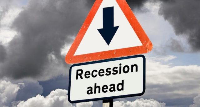 Risultati immagini per Per Bruxelles possibile recessione prolungata in Italia.