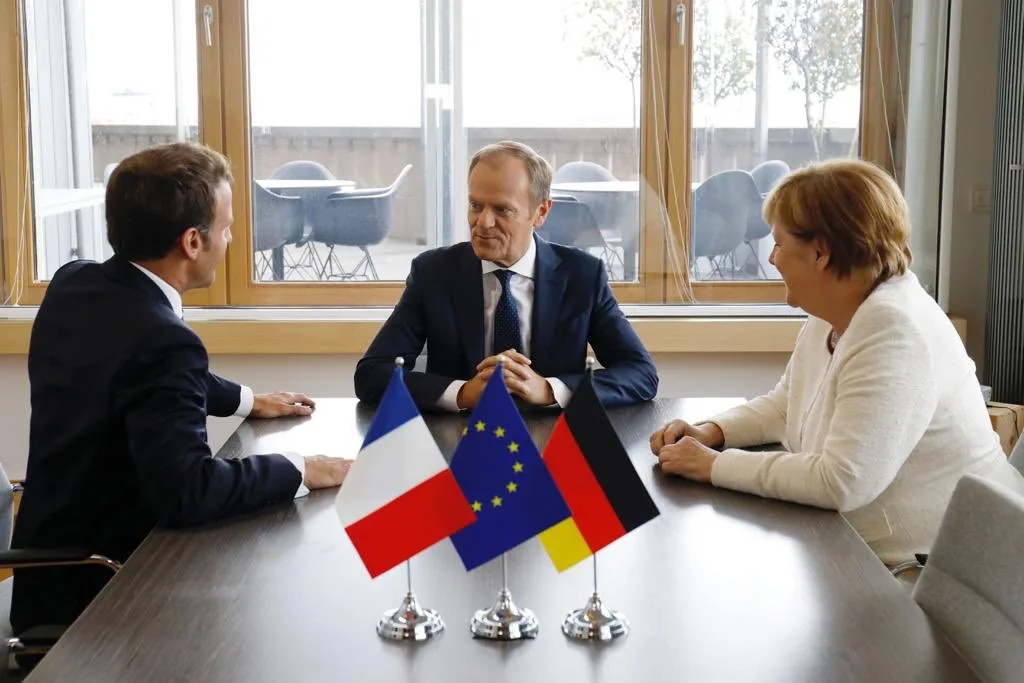 Il minisummit tra i leader di Francia e Germania e il presidente del consiglio europeo, prima del vertice dei capo di Stato e di governo dell'UE