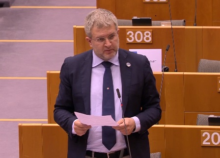 Carlo Fidanza (capodelegazione di Fratelli d'Italia) durante il dibattito di oggi in Parlamento