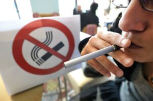 Sigarette e divieto di fumo. La Commissione vuole scoraggiare i tabagisti