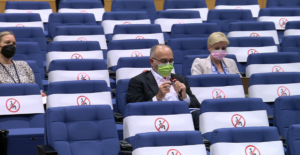 Giornalisti nella sala stampa della Commissione europea, che ha riaperto dopo un anno e mezzo causa COVID