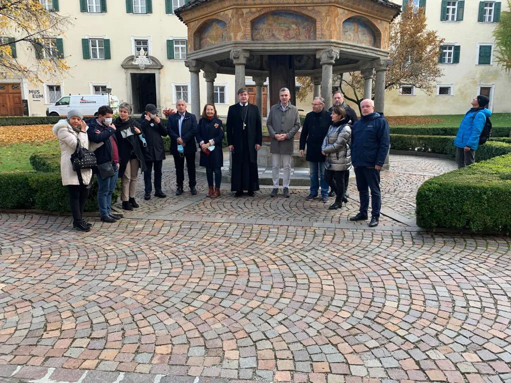 La delegazione in visita in Trentino (Foto: Twitter di Paolo De Castro)