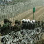 La Bielorussia sgombera duemila migranti al confine. L'UE spinge sugli aiuti umanitari, ma tace sui pushback polacchi