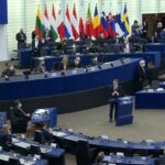 Diritto all'aborto, Macron lo vorrebbe nella Carta dei diritti fondamentali dell'UE. Ma è difficile che accada