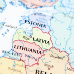 Schiaffo di von der Leyen a Putin: i Baltici allacciati alla rete elettrica europea da inizio 2025