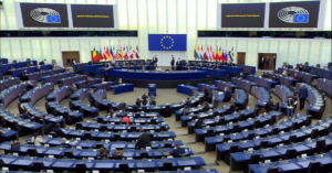 Roberta Metsola apre i lavori dell'Aula del Parlamento UE e annuncia una dichiarazione dei gruppi sull'Ucraina e le tensioni generate dalla Russia [Strasburgo, 14 febbraio 2022]