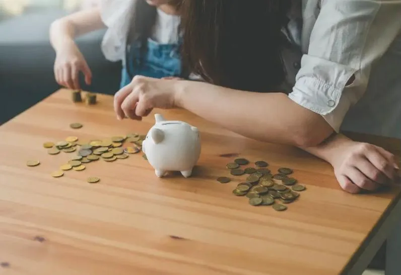 Il caro-bollette intacca i risparmi delle famiglie [foto: European Central Bank]
