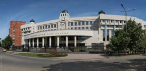La banca centrale russa. L'UE vorrebbe usare i suoi beni congelati per ricostruire l'Ucraina [foto: Wikimedia Commons]
