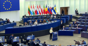 Ursula von der Leyen annuncia il sesto pacchetto di sanzioni contro la Russia, che per gli europarlamentari si distingue per le misure mancanti [Strasburgo, 4 maggio 2022]
