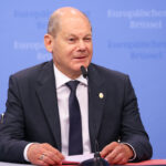 Scholz: “Cominciare subito a discutere delle riforme dei trattati europei”