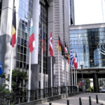 Il Parlamento UE ha issato le bandiere dell'Unione Europea a mezz'asta in solidarietà con il lutto nazionale in Giappone