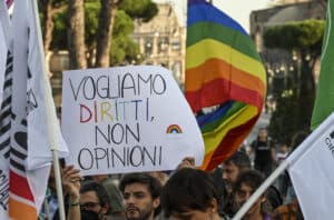 Manifestazione della comunità Lgbtqi. In Italia ci sono ancora ritardi in tema di diritti fondamentali [