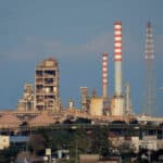Taranto - Scorcio della zona industriale all'alba