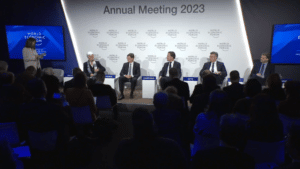 A Davos la presidente della Bce ribadisce la volontà di andare avanti con l'aumento dei tassi per contrastare l'inflazione