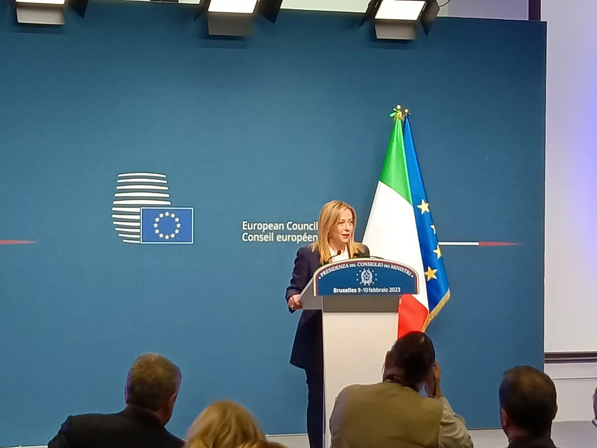 Giorgia Meloni in conferenza stampa. Si dice "soddisfatta" per i risultati ottenuti al vertice Ue