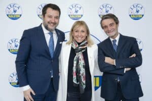 Stefania Zambelli tra il leader della Lega Matteo Salvini e il governatore della Regione Lombardia