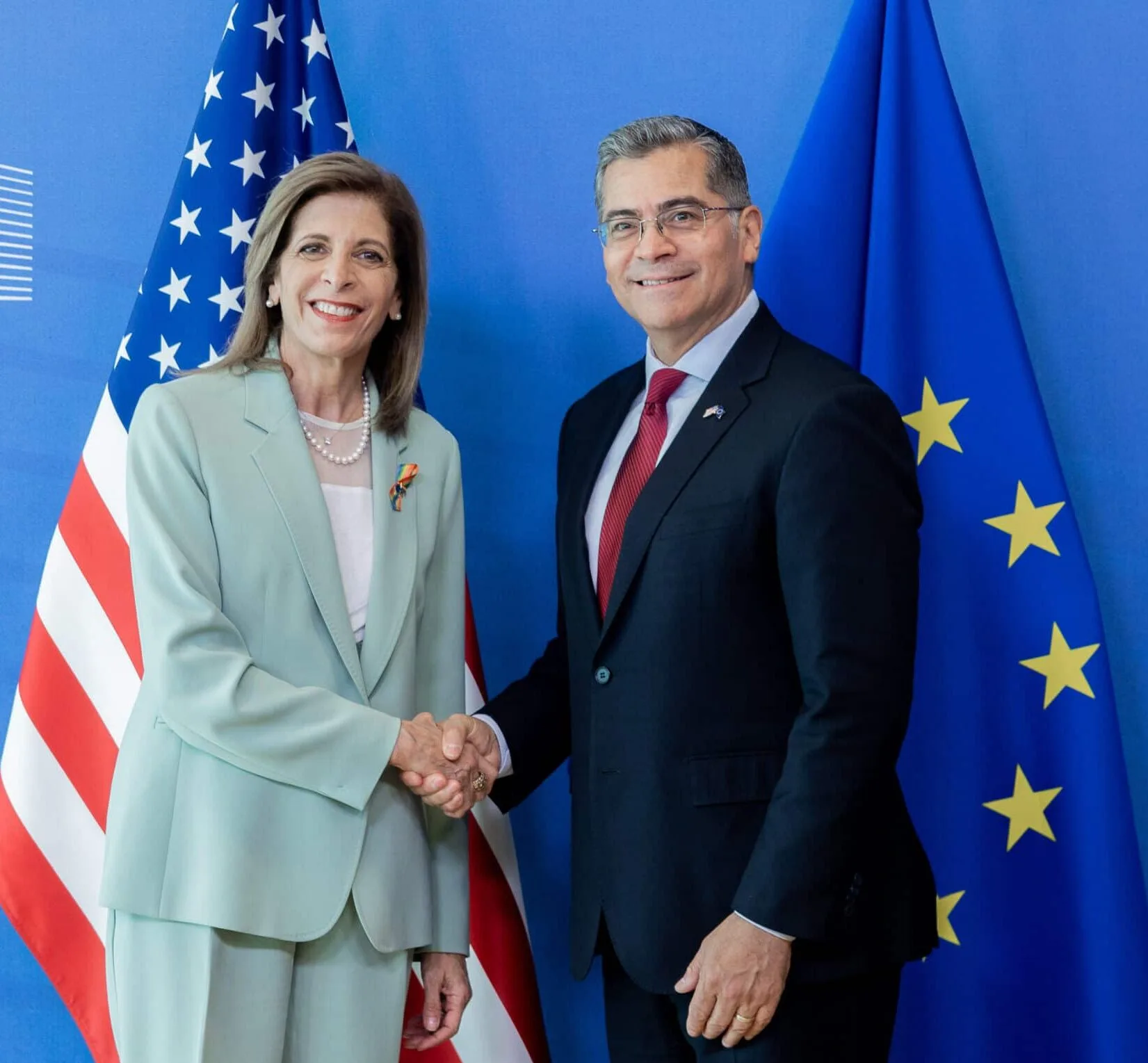 La commissaria europea per la Salute, Stella Kyriakides, e il Segretario Usa del dipartimento salute, Xavier Becerra
