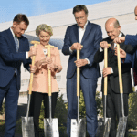 A Dresda von der Leyen inaugura lo sforzo della Silicon Saxony di diventare un centro globale per i semiconduttori