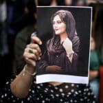 Strasburgo ricorda Mahsa Amini a un anno dalla sua uccisione. Gli eurodeputati chiedono all'Ue il pugno duro sull'Iran