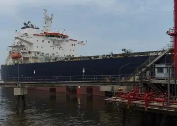 Una petroliera russa (Photo by Rizwan TABASSUM / AFP)