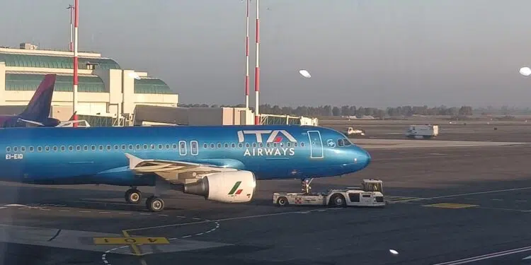 Un velivolo Ita all'aeroporto di Fiumicino [foto: Emanuele Bonini]