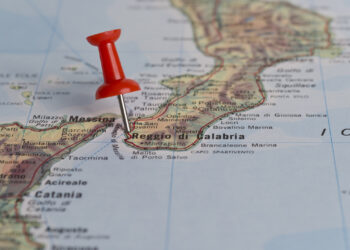 Reggio di Calabria marked with red pushpin on map. Selected focus on Reggio di Calabria and pushpin. Pushpin is in an angle.