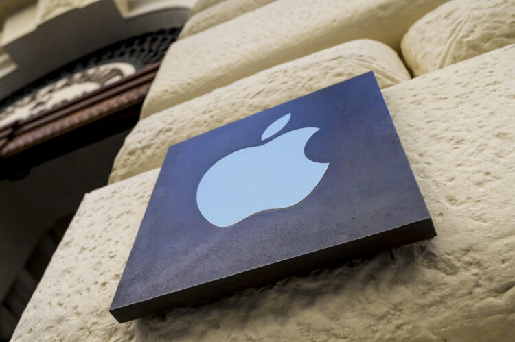 APERTURA APPLE STORE ROMA VIA DEL CORSODETTAGLIO MELA