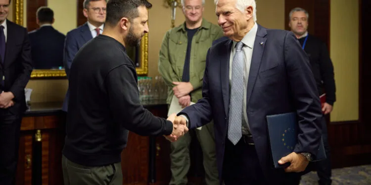 VOLODYMYR ZELENSKY PRESIDENTE DELL'UCRAINA, JOSEP BORRELL COMMISSARIO EUROPEO
