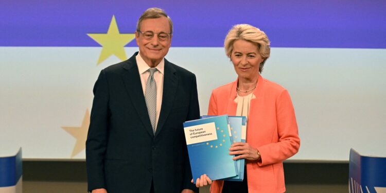 Draghi e von der Leyen alla presentazione del rapporto "Il futuro della competitività europea". Foto: Nicolas Tucat / AFP