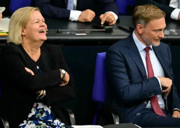 La ministra degli Interni tedesca, Nancy Faeser (Spd), e il titolare delle Finanze, Christian Lindner (Fdp) (foto: Tobias Schwarz via Afp)