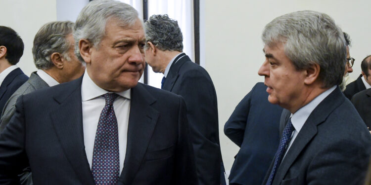 Vincenzo Celeste (dx) con il ministro degli Esteri Antonio Tajani (Imagoeconomica)
