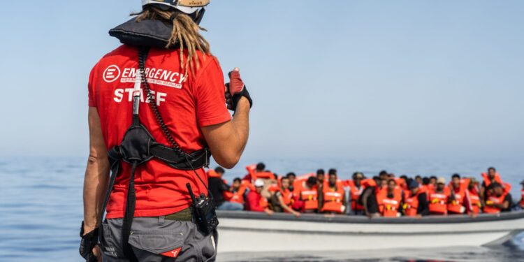I SOCCORSI DELLA NAVE SUPPORT LIFE DI EMERGENCY NAUFRAGHI MIGRANTE MIGRANTI  SALVATAGGIO SOCCORSO IMBARCAZIONE MIGRAZIONE EMERGENZA UMANITARIA
