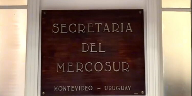 Palazzo del Mercosur, targa [foto: imagoeconomica]