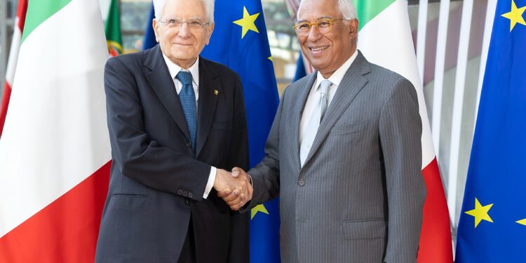 Il presidente della Repubblica, Sergio Mattarella (sinistra), con il presidente del Consiglio Europeo, Antonio Costa [Bruxelles, 20 maggio 2025. Foto: Quirinale]