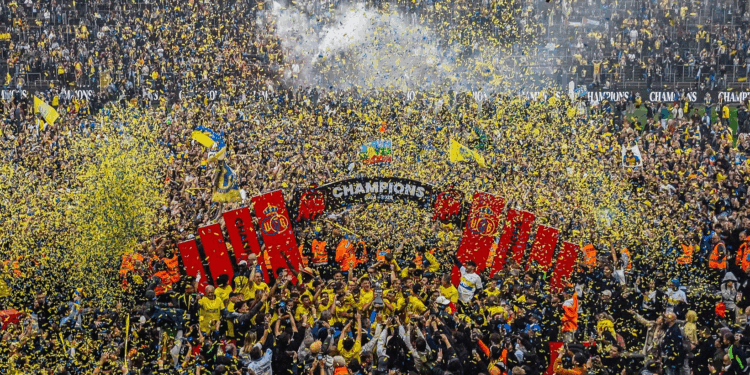 L'Union Saint Gilloise festeggia il 12esimo scudetto [Bruxelles, 25 maggio 2025. Foto: Union Saint Gilloise, account ufficiale del club]