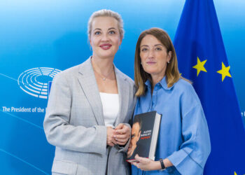 Yulia navalnaya e la presidente del Parlamento europeo Roberta Metsola (Foto: Parlamento europeo)