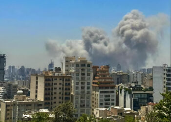 Gli attacchi israeliani su Teheran colpiscono il carcere di Evin, il 23 giugno 2025 (foto: Nikan/ Middle East Images via Afp)