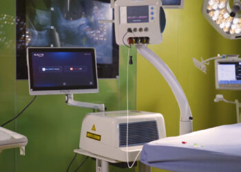 ECHOLASER ECHO LASER ALL'OSPEDALE SAN CARLO DI NANCYDISPOSITIVO DISPOSITIVI MEDICO MEDICISALA SALE OPERATORIA OPERATORIE