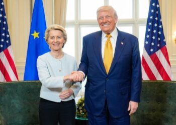 L'incontro tra la presidente della Commissione europea, Ursula von der Leyen, e il presidente Usa, Donald Trump, in Scozia [Turnberry, 27 luglio 2025. Foto: European Commission]